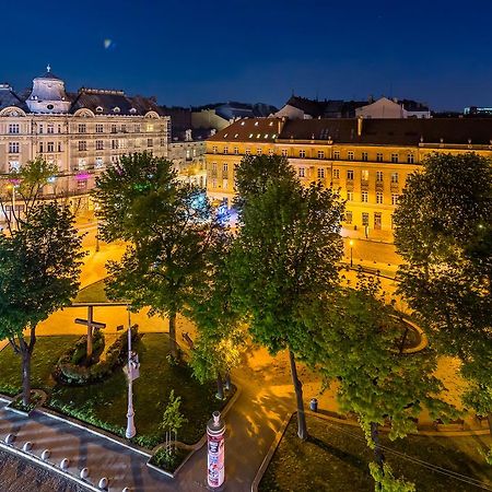 Bv Apartments Svobodu Avenue Lviv Exteriör bild